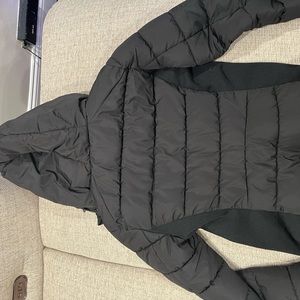 Selling coat from Zara size medium. Only worn twice.